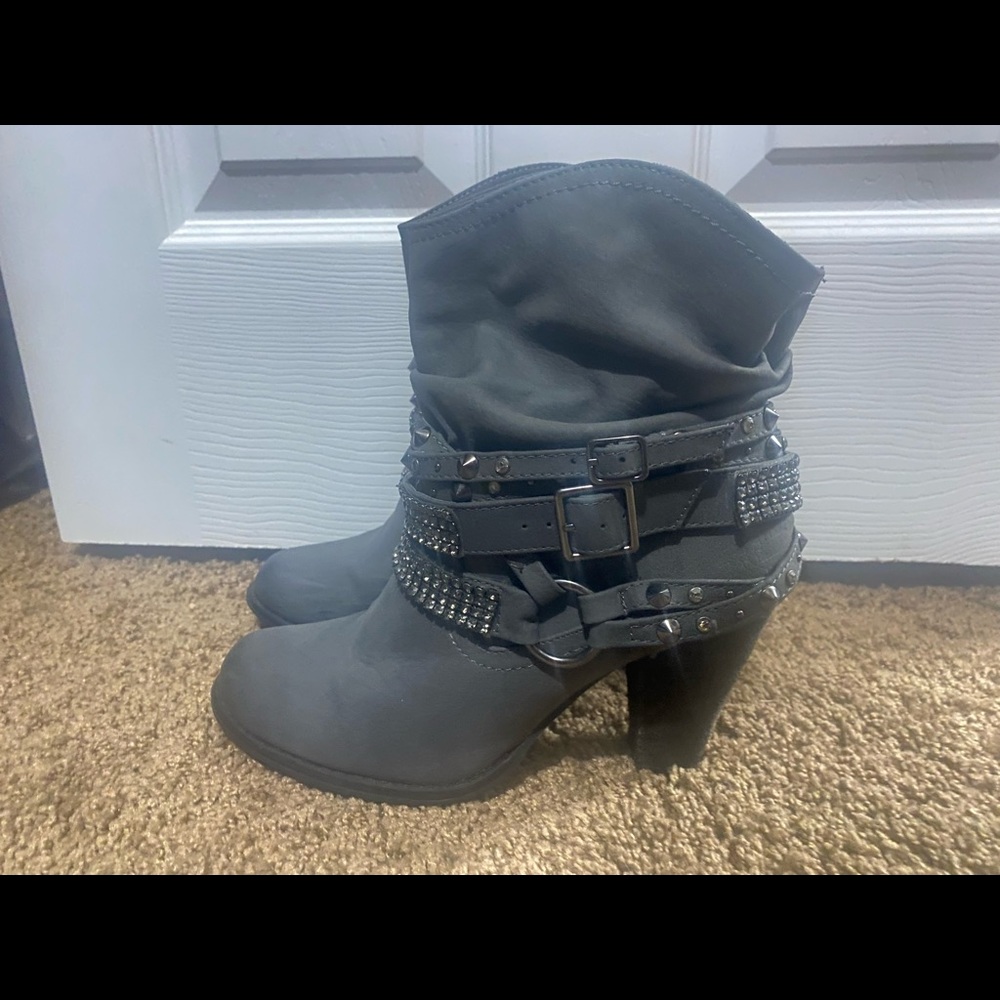 High heel slouchy grey boots